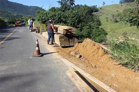 Muros De Conten O Em Concreto Armado Est O Sendo Constru Dos Pela