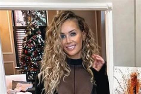 Laura Anderson Looks Sensational In Black Bikini Before Enjoying Dinner With Baby Bonnie OK