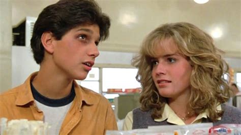 Así luce hoy la bella novia de Daniel Larusso a 33 años del estreno de ...