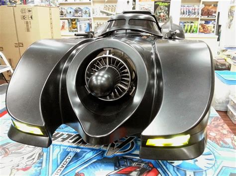 DeSMOnd Collection Hot Toys Batmobile Version
