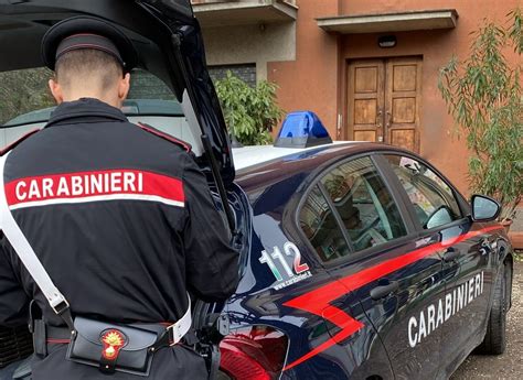 Casina Vive In Strada E Maltratta La Madre Per Denaro Arrestato