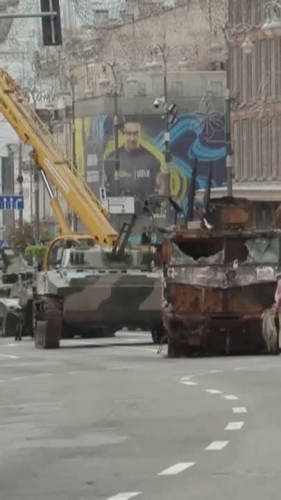 Русские танки в Киеве но с нюансом - YouTube