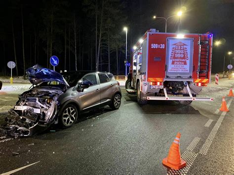 Czerwony Bór Wypadek po zmroku na drodze krajowej nr 63 Zderzenie