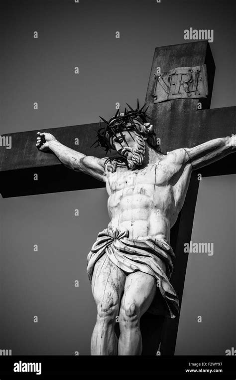 Jesus Christ Statue Croix Religieux Banque D Images Noir Et Blanc Alamy