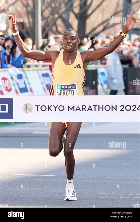 Tokyo Japan Rd Mar Kenya S Benson Kipruto Crosses The Finish