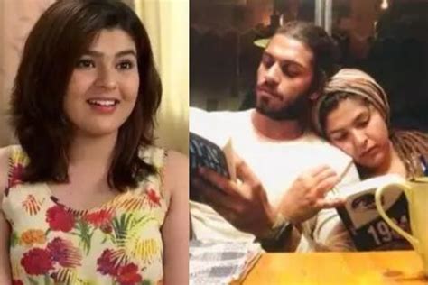 TMKOC S Sonu Bhide Aka Nidhi Bhanushali Is A Travel Enthusiast Now Stuns In Her Bikini Photos