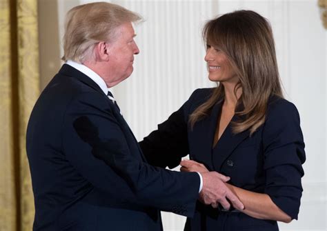 Melania Trump Continúa Ausente No Va De Fin De Semana Con El