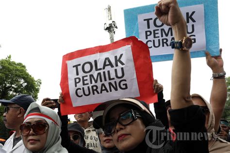 Aksi Tolak Pemilu Curang Di Gedung KPU Pusat Foto 2 1990762