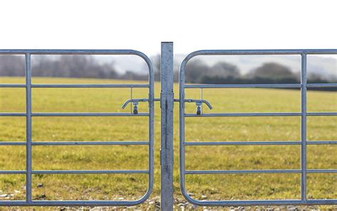 Heavy Duty Steel Livestock Feeders And Cattle Gates