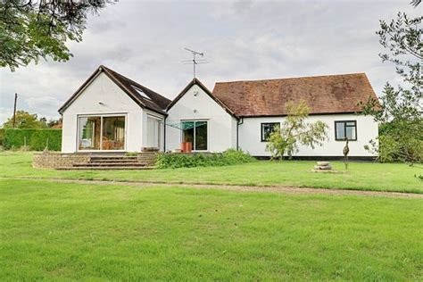 Redricks Lane Sawbridgeworth Cm21 3 Bedroom Detached Bungalow For