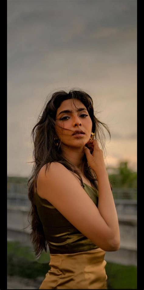 Aishwarya Lekshmi HOT R Aishwarya Lekshmiii