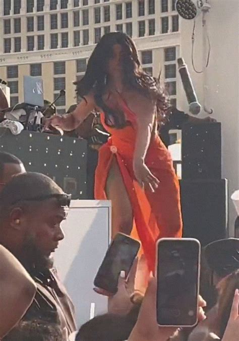 Cardi B Was Splashed By A Drink Thrown By Fan While She Was Performing ...