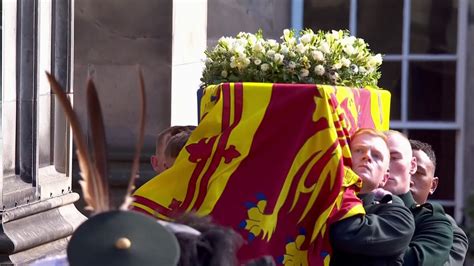 Mort d Elizabeth II pourquoi le cercueil de la reine est il doublé de