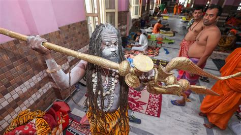 L G Manoj Sinha Flags Off 1st Batch Of Amarnath Pilgrims From Jammu