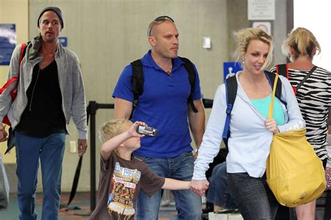 Britney Spears And Family Arrive In Maui [1 July 2012] - Britney Spears ...