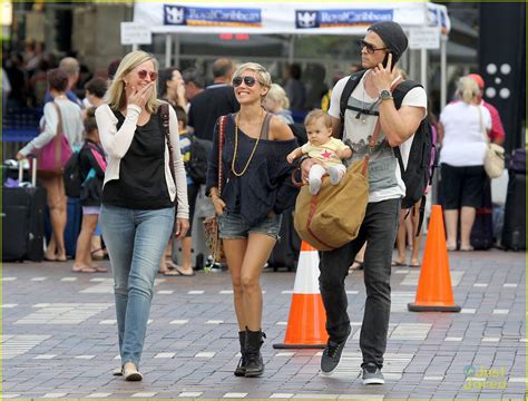 Chris Hemsworth And Elsa Pataky Sydney Stroll With India Photo 2814752