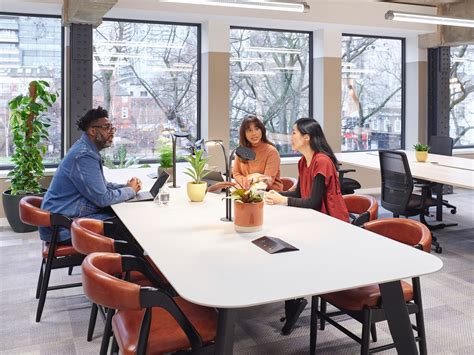 Public Transportation Guide to Whitechapel Road in London