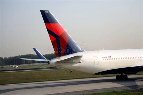 Delta Airlines Que Lleva En Taxi En El Aeropuerto De Francfort Fra