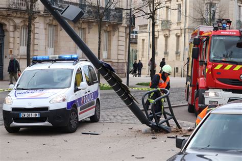 Côte d Or Faits divers Dijon accident place Saint Bernard un