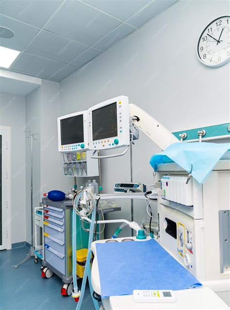 Quarto de hospital moderno com equipamentos de nova tecnologia