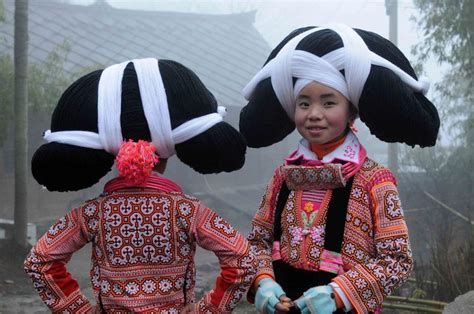 10 Tradisi Unik Masyarakat Adat Di Dunia Ada Yang Harus Potong Bibir