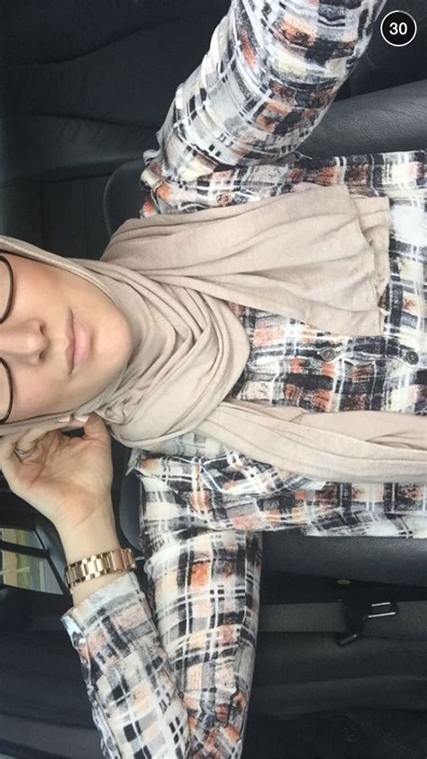 Pin By Micaela Magno On Beauty Of Hijab Fashion Plaid Plaid Scarf