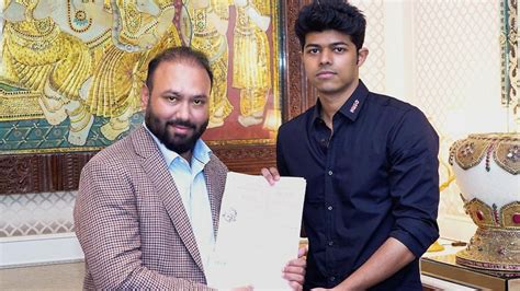 Thalapathy Vijay S Son Jason Sanjay To Make His Directorial Debut Lyca