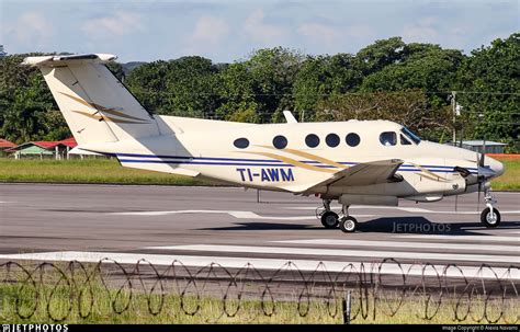 Ti Awm Beechcraft F King Air Blackhawk Carmonair Alexis Navarro