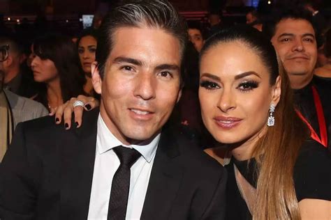 Qui N Es Fernando Reina Y A Qu Se Dedica El Ex Esposo De Galilea