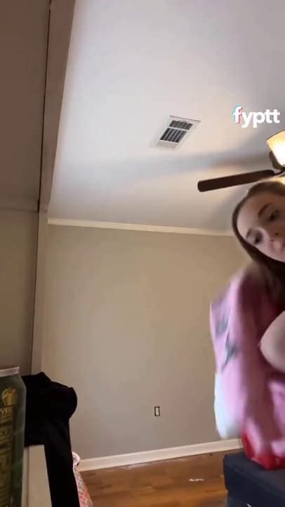 Cute Girl Accidentally Shows Her Tits On Tiktok Live While Changing