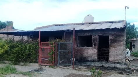 Vecinos Prendieron Fuego La Casa Del Asesino De Picún Leufú