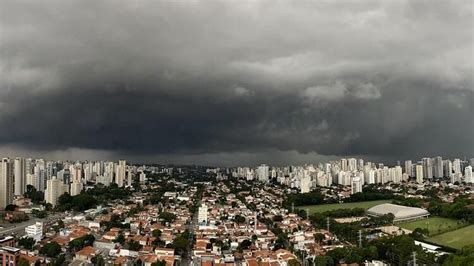 Penúltima segunda feira do ano será marcada por chuvas no Brasil CNN