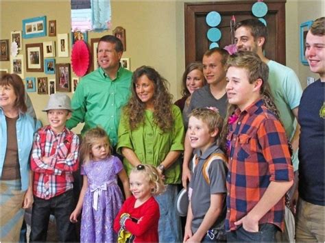 When Faith Collides with Fame: Sharing The Duggar Family Lifestyle ...