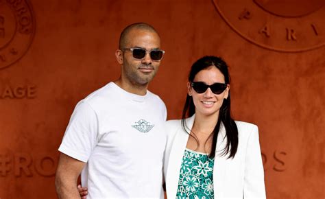 Photo Tony Parker et sa compagne Alizé Lim au village lors des