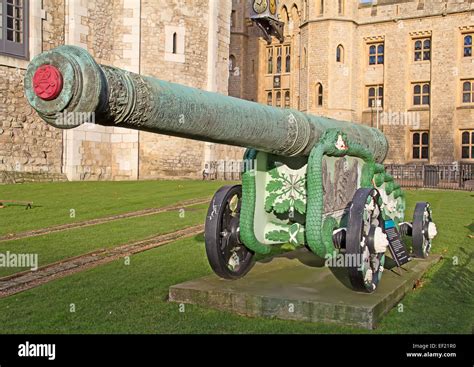 Gun In The Museum Of Tower London Stock Photo Alamy