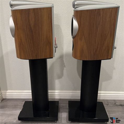 Excellent Bowers Wilkins B W 805D4 Walnut Bookshelf Speakers With