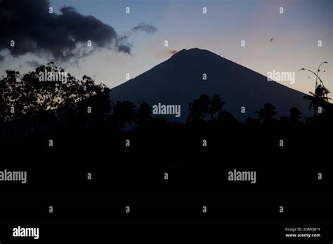 Siluet Gunung Merapi 56 Koleksi Gambar