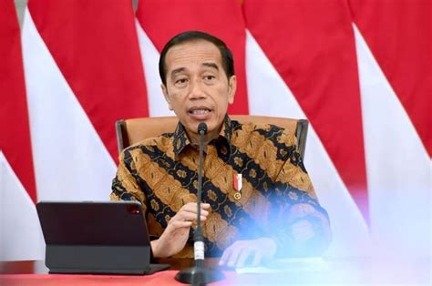 Jokowi Kena Demam Lato Lato Aksi Sang Presiden Mainkan Permainan Viral