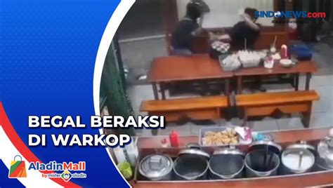 VIDEO Ngeri Begal Dengan Sajam Beraksi Di Warkop Kemang Timur Terekam