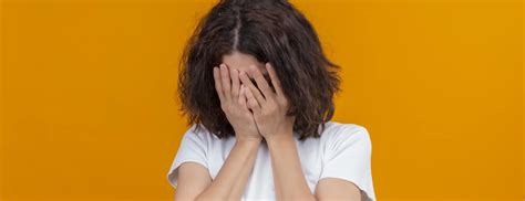 Emoção Vergonha - Vergonha: o que está por trás dessa emoção que tanto dói? - Vya Estelar