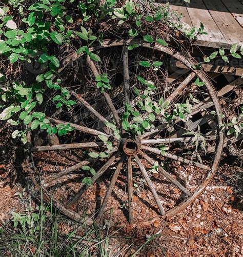 Vintage Wagon Wheel 12058150 Stock Photo at Vecteezy