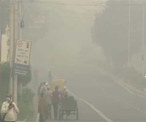 Delhi Air Pollution Aqi In National Capital At Seasons Worst As Delhiites Gasp For Fresh Air