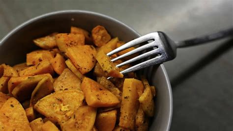 Batata doce na airfryer sequinha e saudável CenárioMT