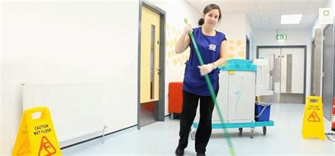 5 Reasons To Hire Professional Cleaning Services For Your Workspace