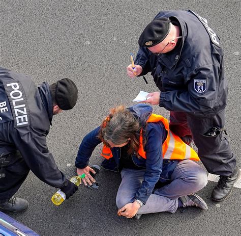 Letzte Generation Bundespolizei Will Klimakleber Zahlen Lassen