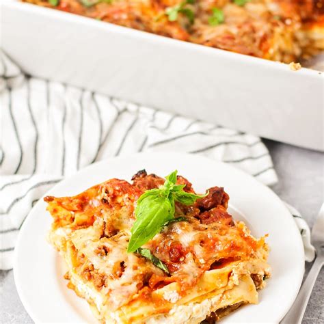 Easy Lasagna Recipe {A Family Favorite! +VIDEO} | Lil' Luna