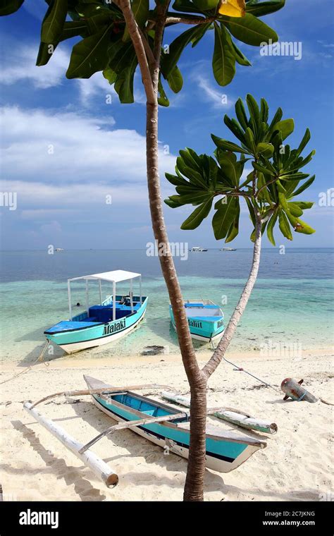 Traditional Philippines Fishing Boat Hi Res Stock Photography And