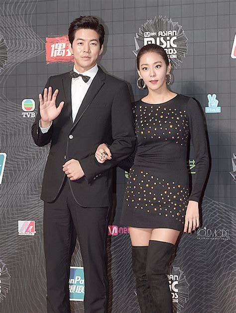 Uee Lee Sang Yoon Emerge As New Star Couple Read Befullyinformed