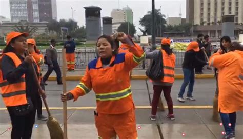 Facebook Viral Trabajadores De Limpieza Protestan A Las Afueras Del