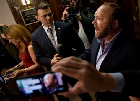 Three Hours Up Close With Alex Jones Of Infowars The New York Times